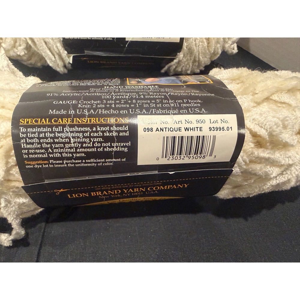 Lion Brand Chenille Thick & Quick Yarn Antique White 098 Lot of 5 Skeins USA - Picture 5 of 6